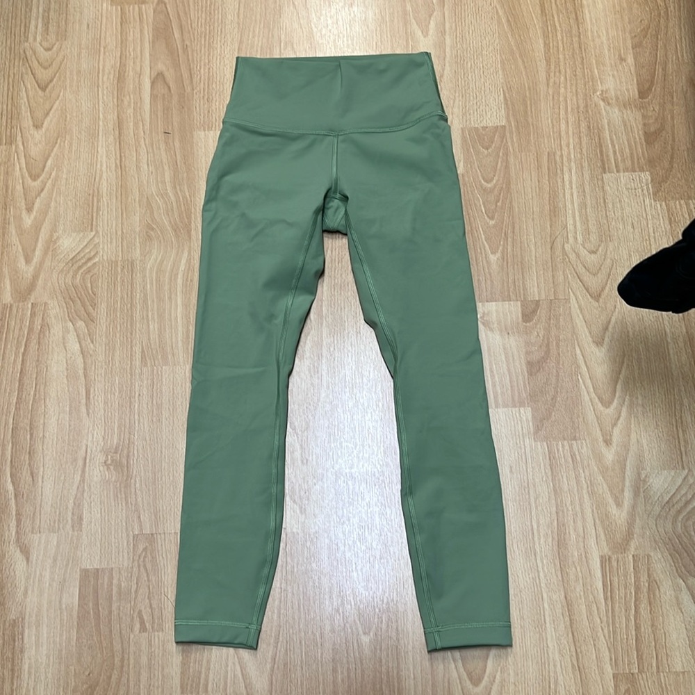 LuluLemon wunder under leggings size 4 length 25